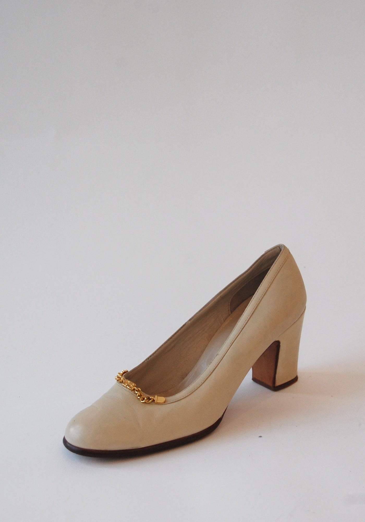 Gucci Cream Heeled Loafer | Size: 37
